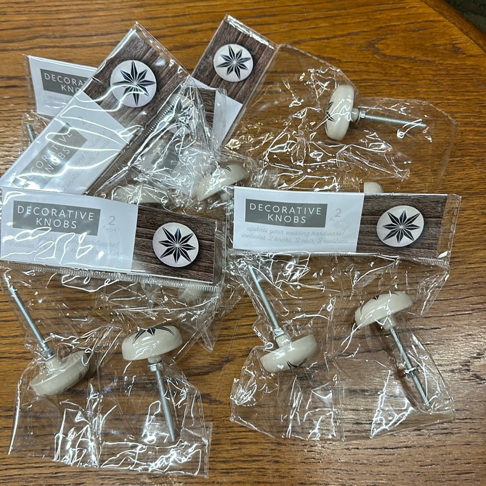 NWT, 5 quantity drawer pulls, off-white black, art deco?